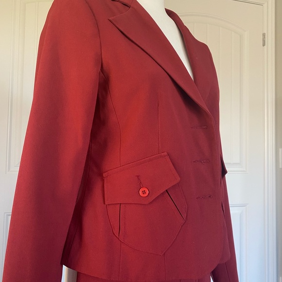 *SOLD* Gamma suit. Beautiful tailored suit. Original design. Good condition. - Picture 4 of 6